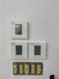 名古屋市R様理容室_施工後ワイヤードリモコン